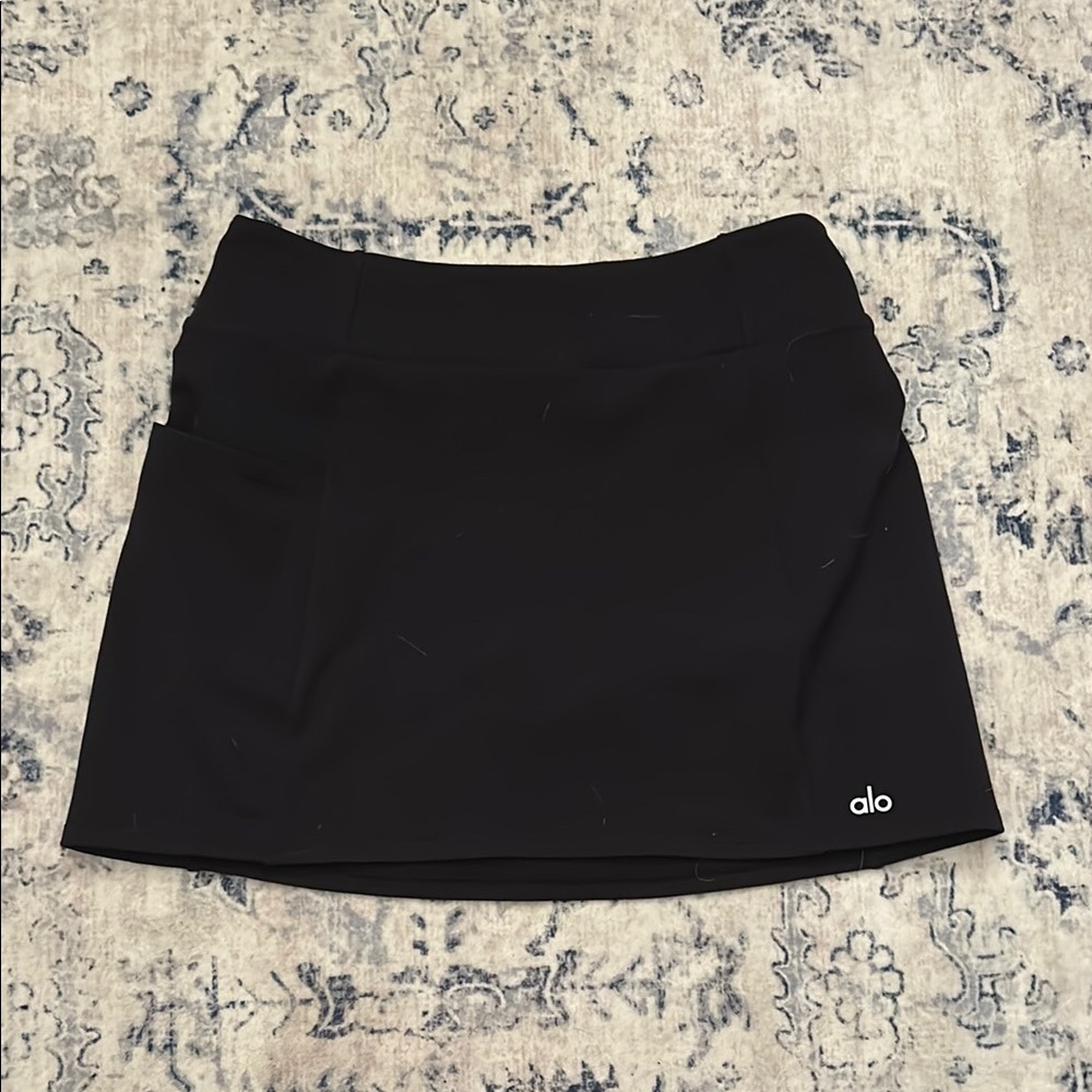 alo yoga good form tennis skirt!!